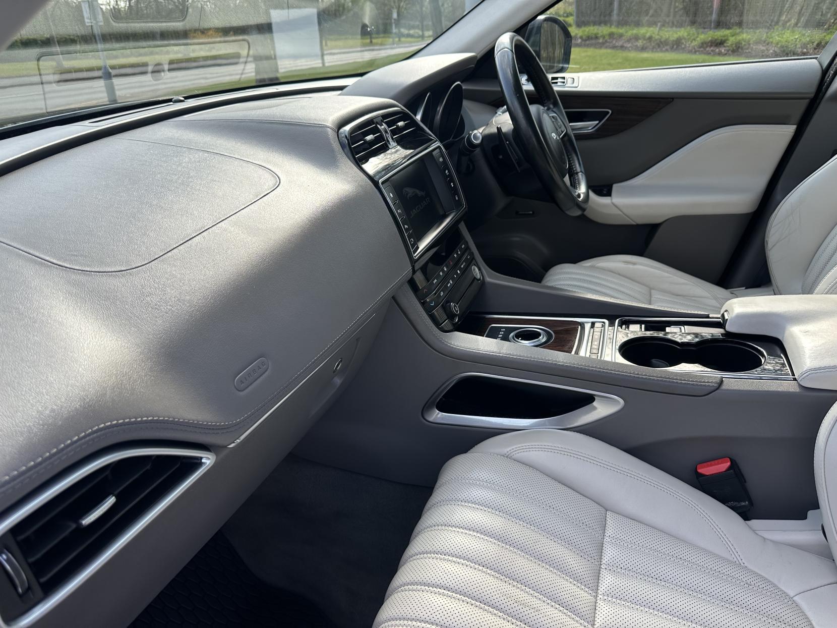 Jaguar F-PACE 2.0 D180 Portfolio SUV 5dr Diesel Auto AWD Euro 6 (s/s) (180 ps)