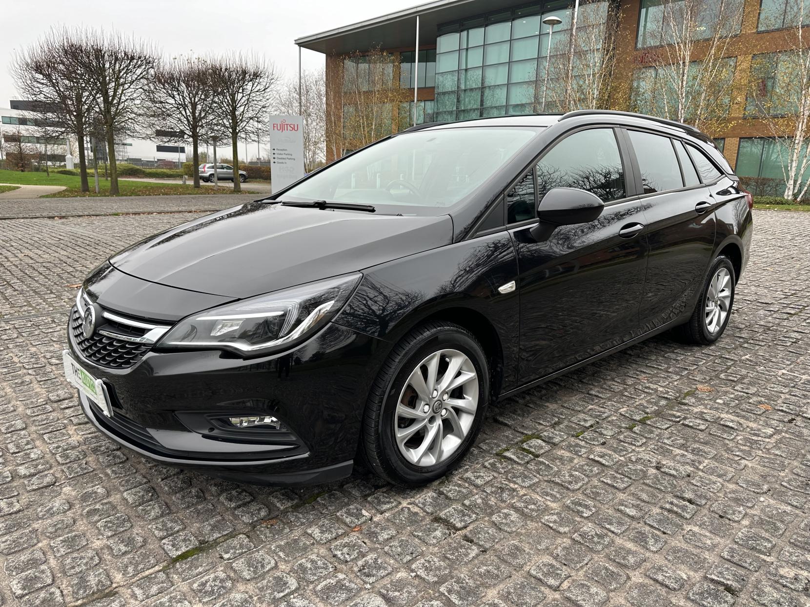 Vauxhall Astra 1.6 CDTi ecoTEC BlueInjection Tech Line Nav Sports Tourer 5dr Diesel Manual Euro 6 (s/s) (110 ps)