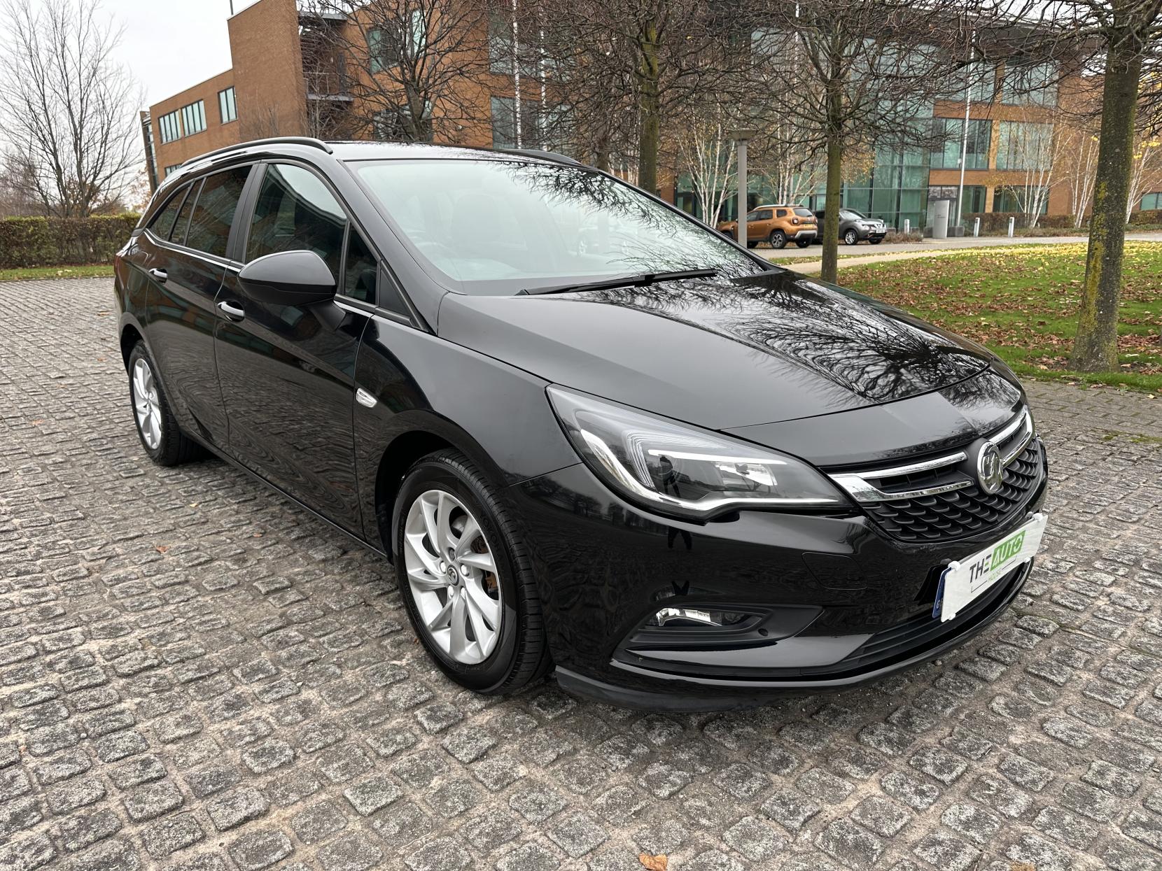 Vauxhall Astra 1.6 CDTi ecoTEC BlueInjection Tech Line Nav Sports Tourer 5dr Diesel Manual Euro 6 (s/s) (110 ps)