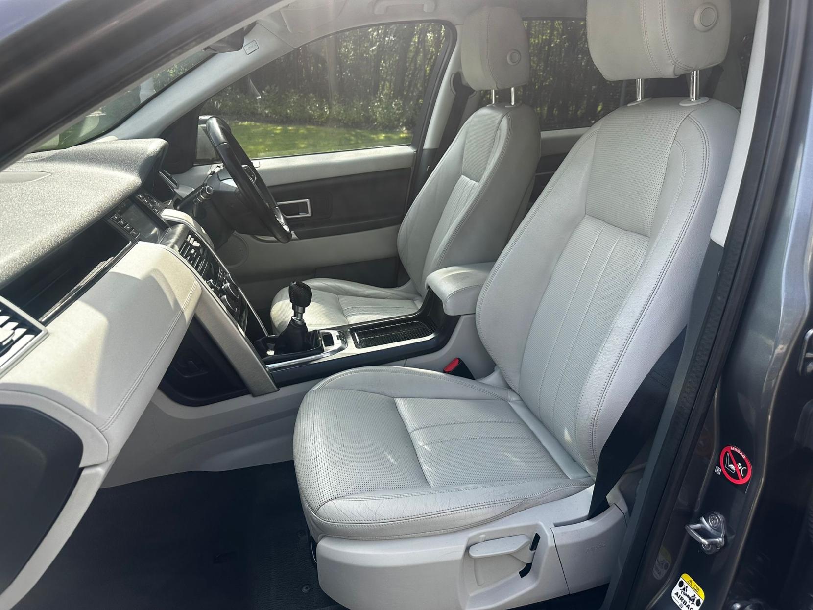 Land Rover Discovery Sport 2.0 eD4 SE SUV 5dr Diesel Manual Euro 6 (s/s) (5 Seat) (150 ps)