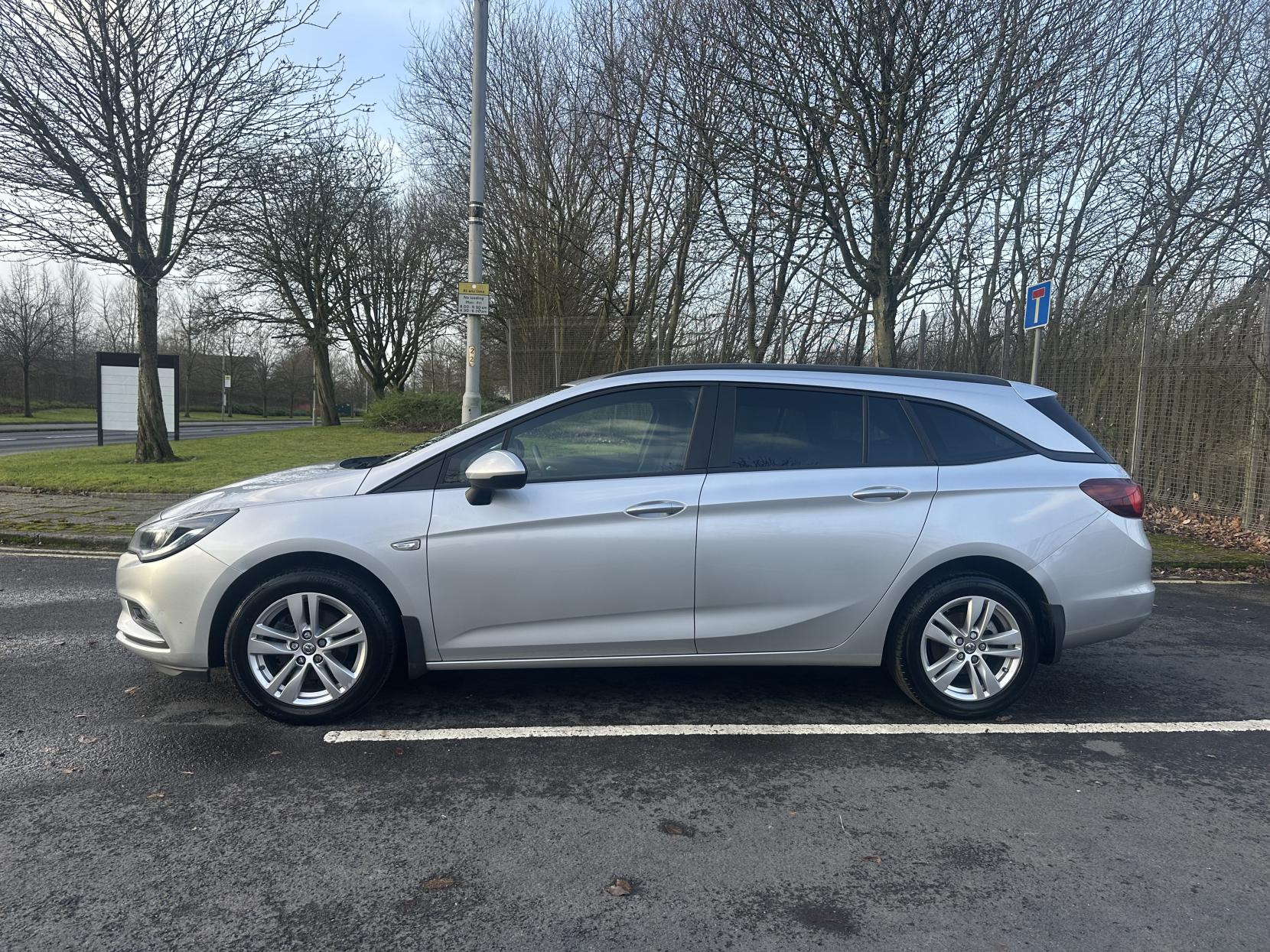 Vauxhall Astra 1.6 CDTi ecoFLEX Design Sports Tourer 5dr Diesel Manual Euro 6 (s/s) (110 ps)