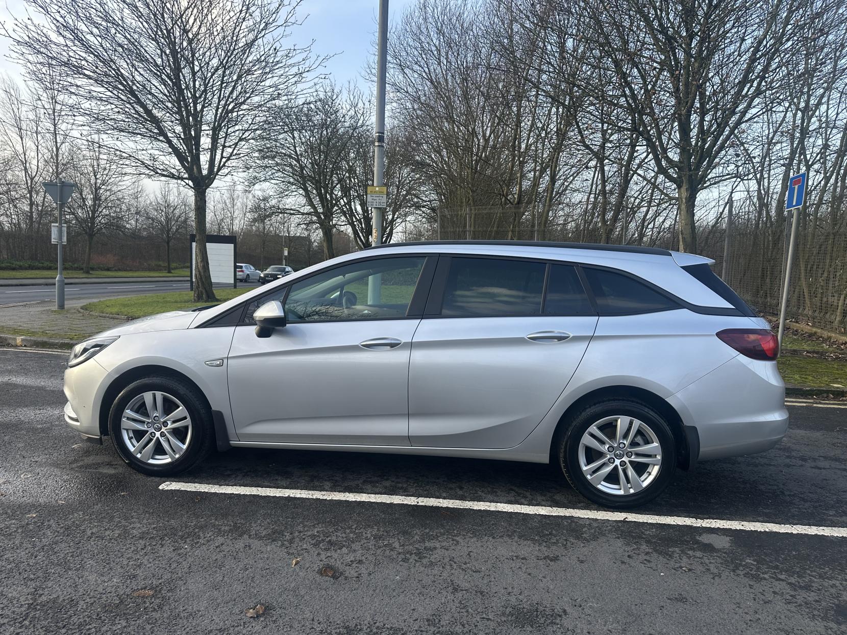 Vauxhall Astra 1.6 CDTi ecoFLEX Design Sports Tourer 5dr Diesel Manual Euro 6 (s/s) (110 ps)