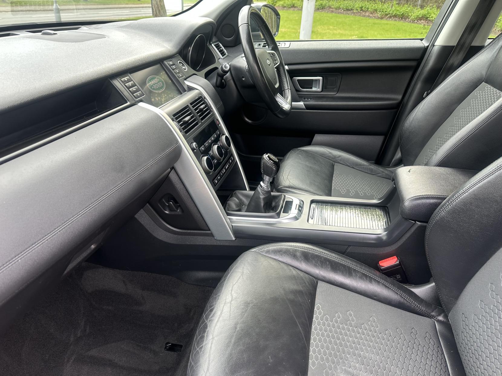Land Rover Discovery Sport 2.0 TD4 SE Tech SUV 5dr Diesel Manual 4WD Euro 6 (s/s) (180 ps)