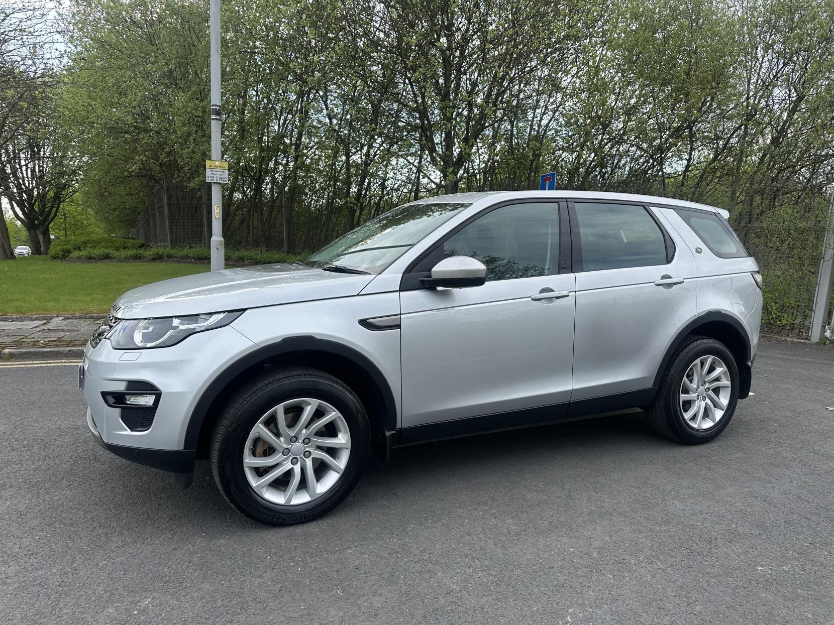 Land Rover Discovery Sport 2.0 TD4 SE Tech SUV 5dr Diesel Manual 4WD Euro 6 (s/s) (180 ps)
