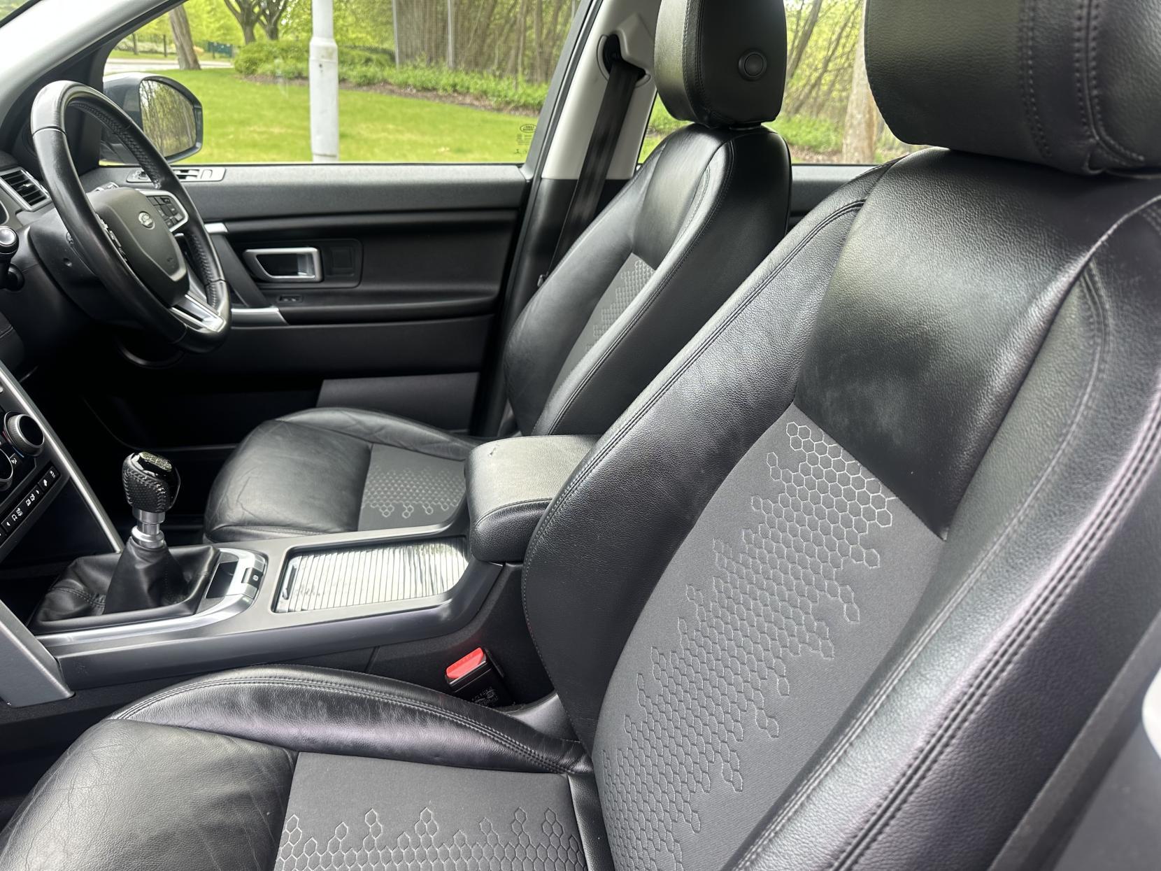 Land Rover Discovery Sport 2.0 TD4 SE Tech SUV 5dr Diesel Manual 4WD Euro 6 (s/s) (180 ps)