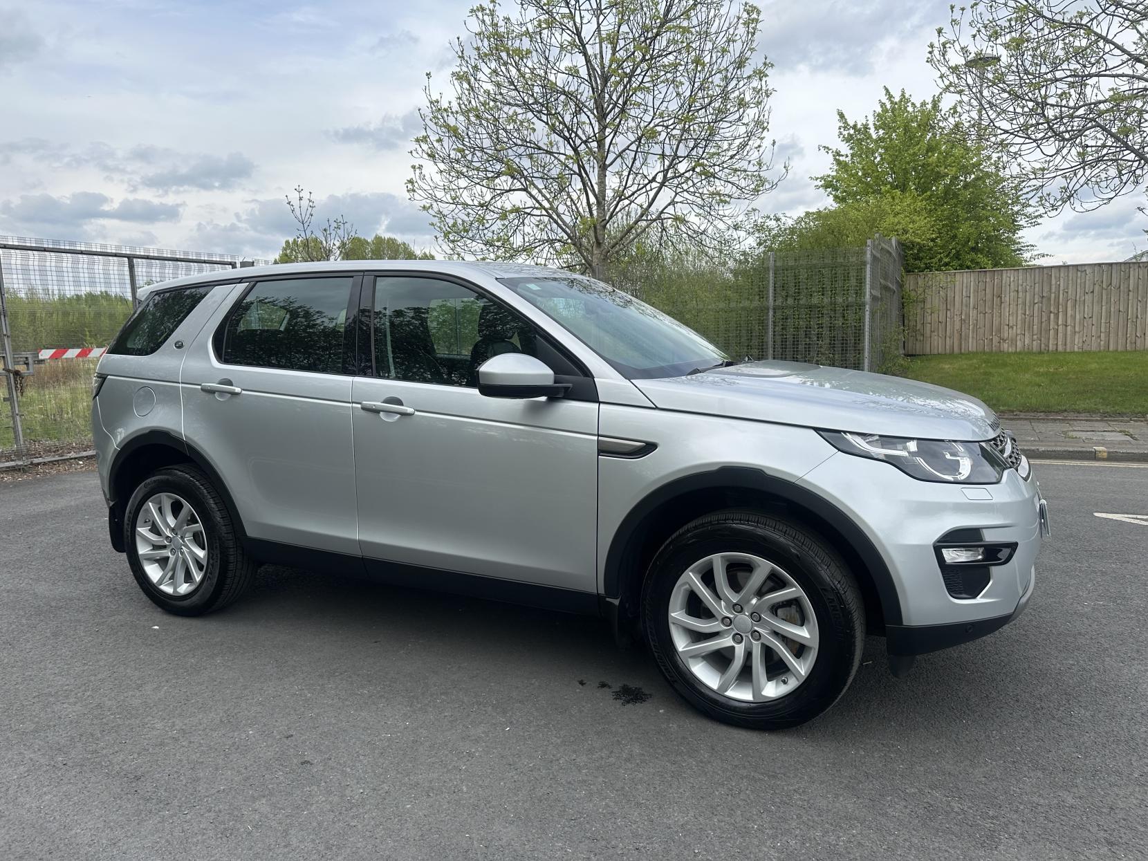 Land Rover Discovery Sport 2.0 TD4 SE Tech SUV 5dr Diesel Manual 4WD Euro 6 (s/s) (180 ps)