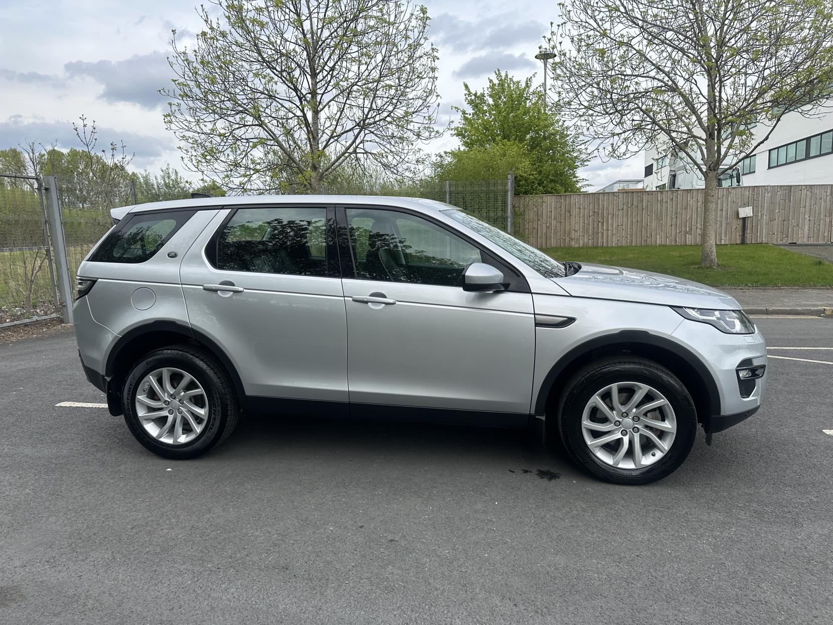 Land Rover Discovery Sport 2.0 TD4 SE Tech SUV 5dr Diesel Manual 4WD Euro 6 (s/s) (180 ps)