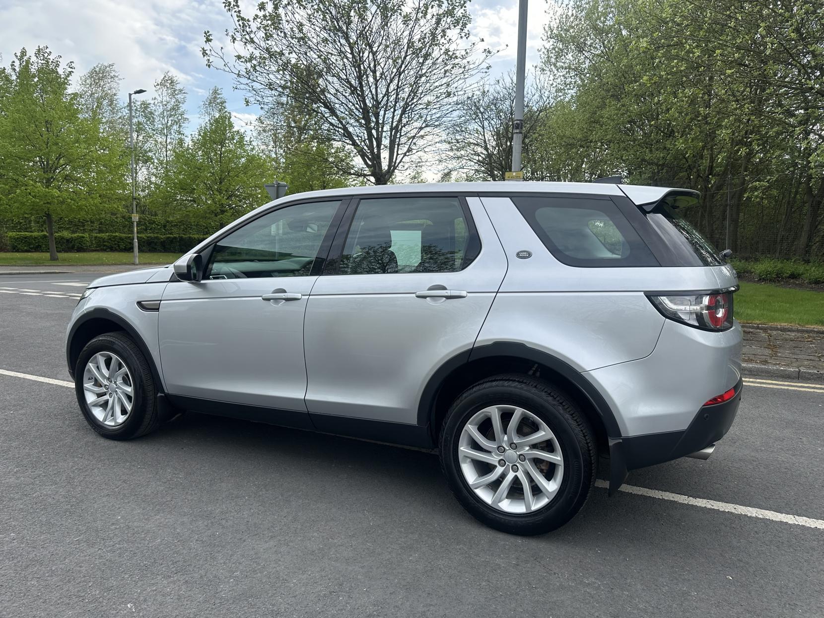 Land Rover Discovery Sport 2.0 TD4 SE Tech SUV 5dr Diesel Manual 4WD Euro 6 (s/s) (180 ps)