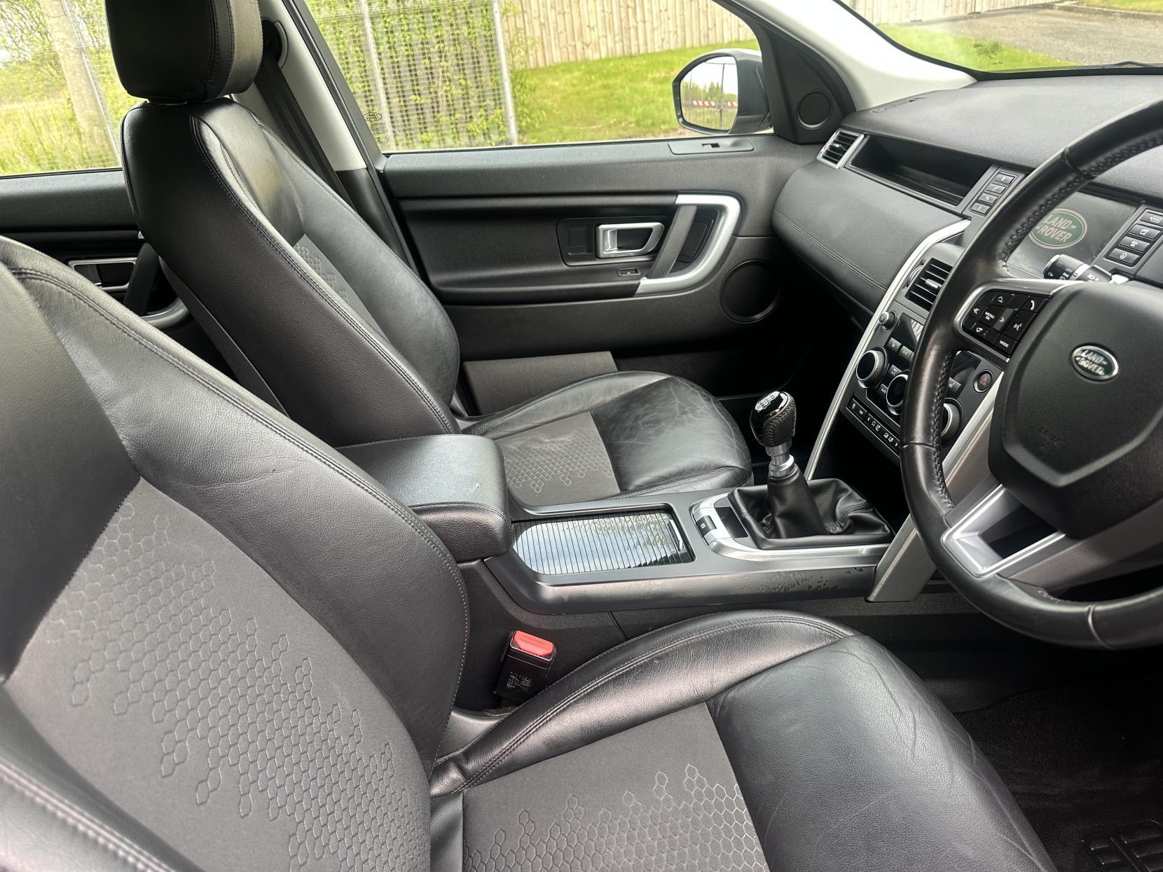 Land Rover Discovery Sport 2.0 TD4 SE Tech SUV 5dr Diesel Manual 4WD Euro 6 (s/s) (180 ps)