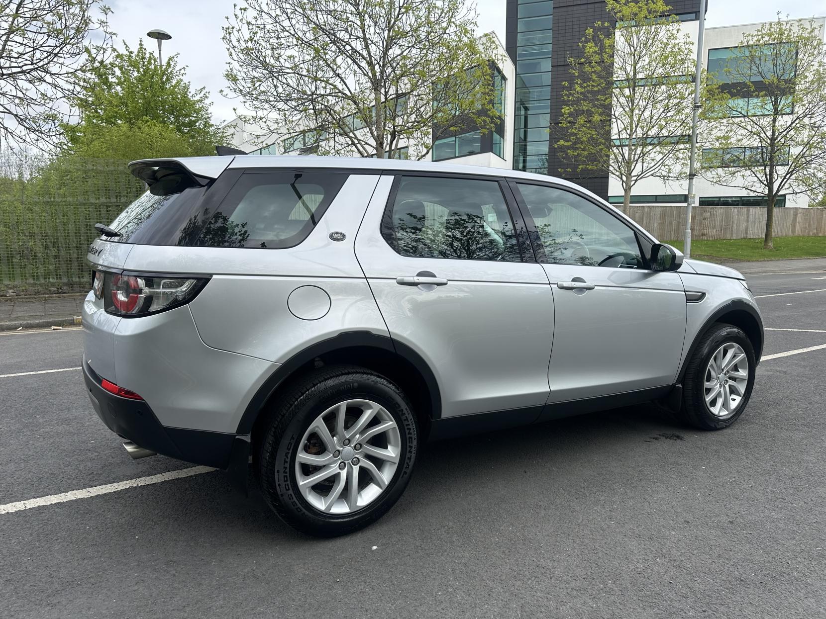Land Rover Discovery Sport 2.0 TD4 SE Tech SUV 5dr Diesel Manual 4WD Euro 6 (s/s) (180 ps)