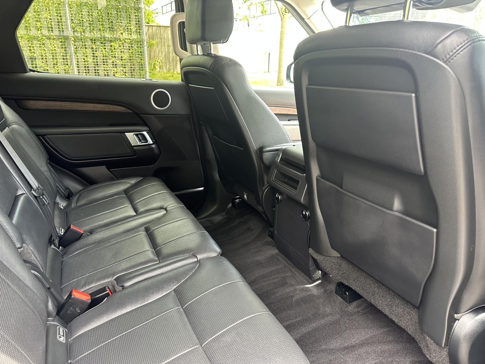 Land Rover Discovery 2.0 SD4 SE SUV 5dr Diesel Auto 4WD Euro 6 (s/s) (240 ps)