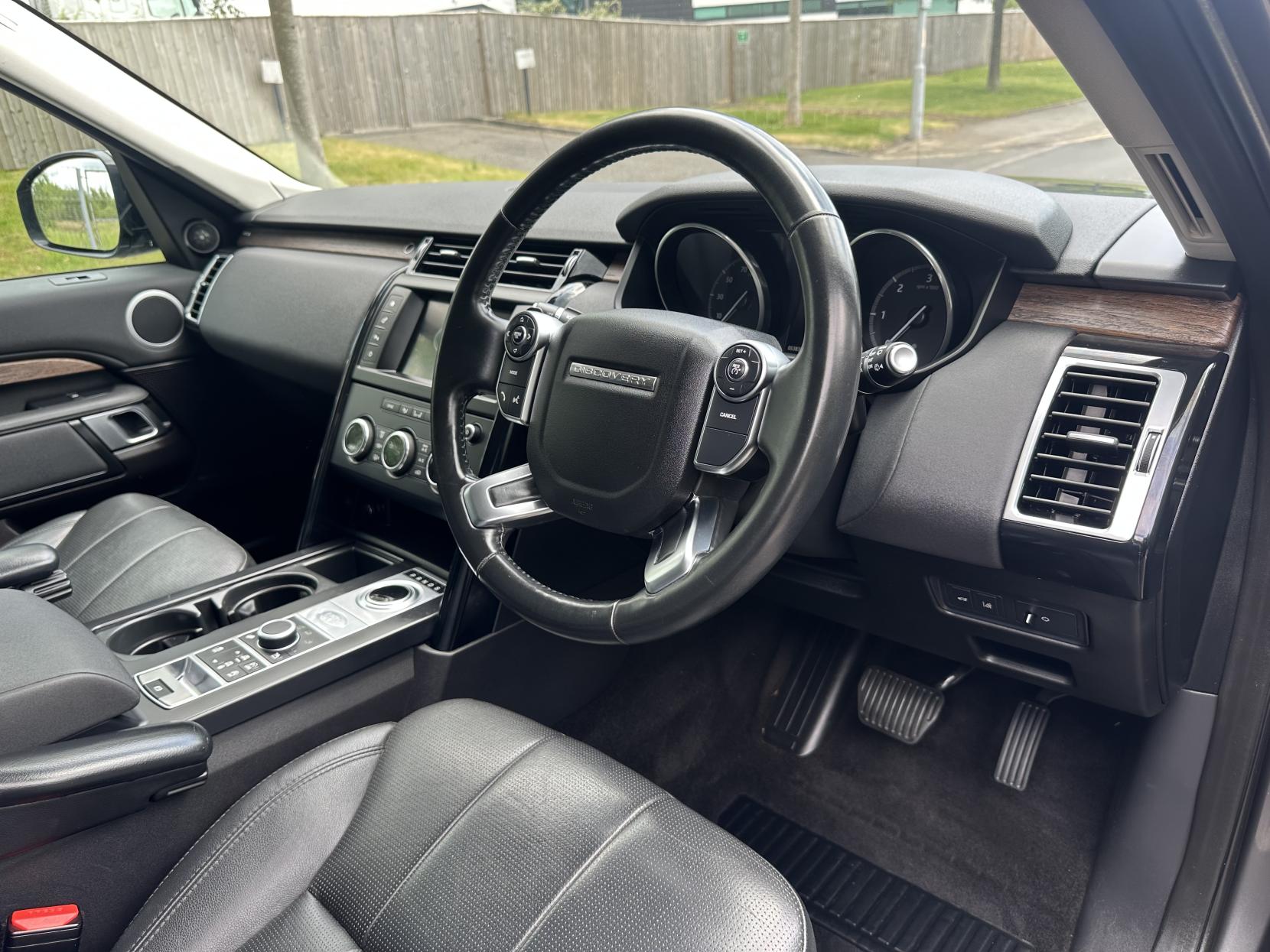 Land Rover Discovery 2.0 SD4 SE SUV 5dr Diesel Auto 4WD Euro 6 (s/s) (240 ps)