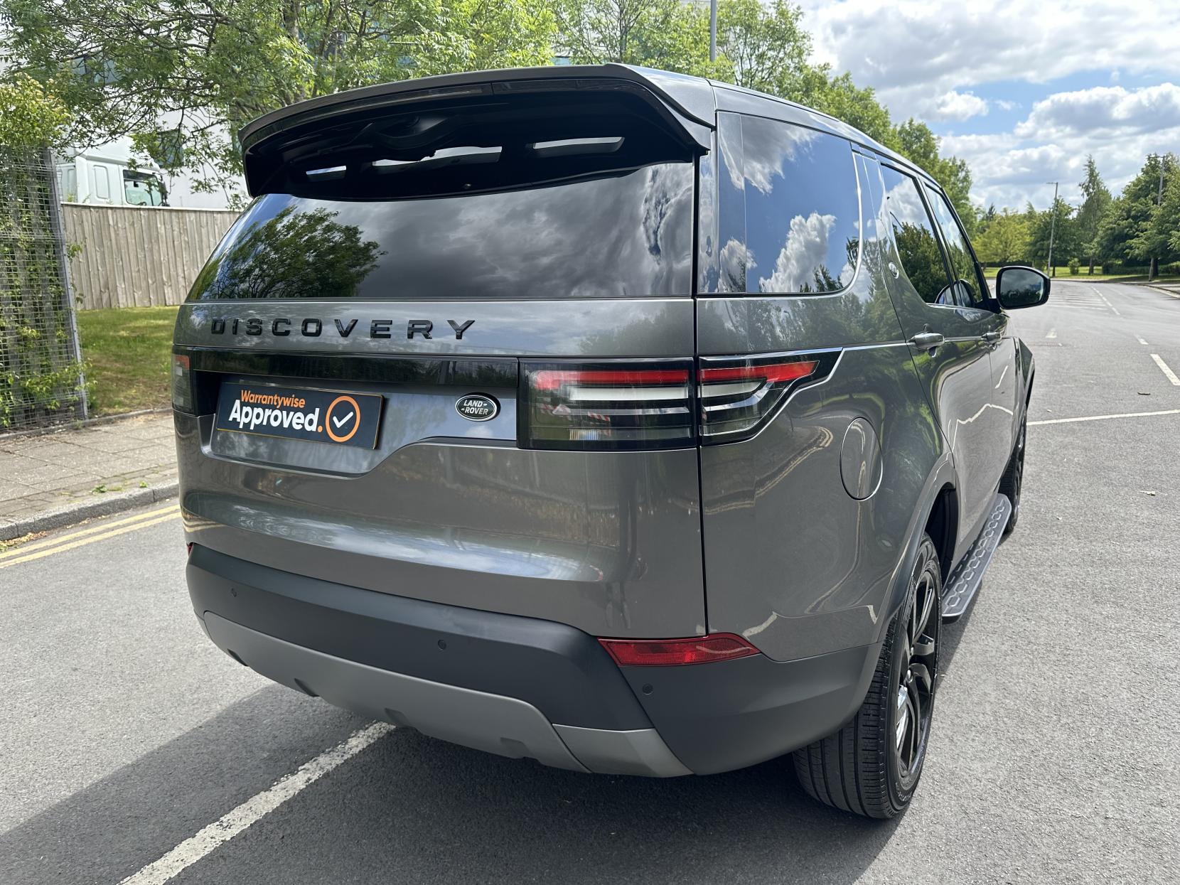 Land Rover Discovery 2.0 SD4 SE SUV 5dr Diesel Auto 4WD Euro 6 (s/s) (240 ps)