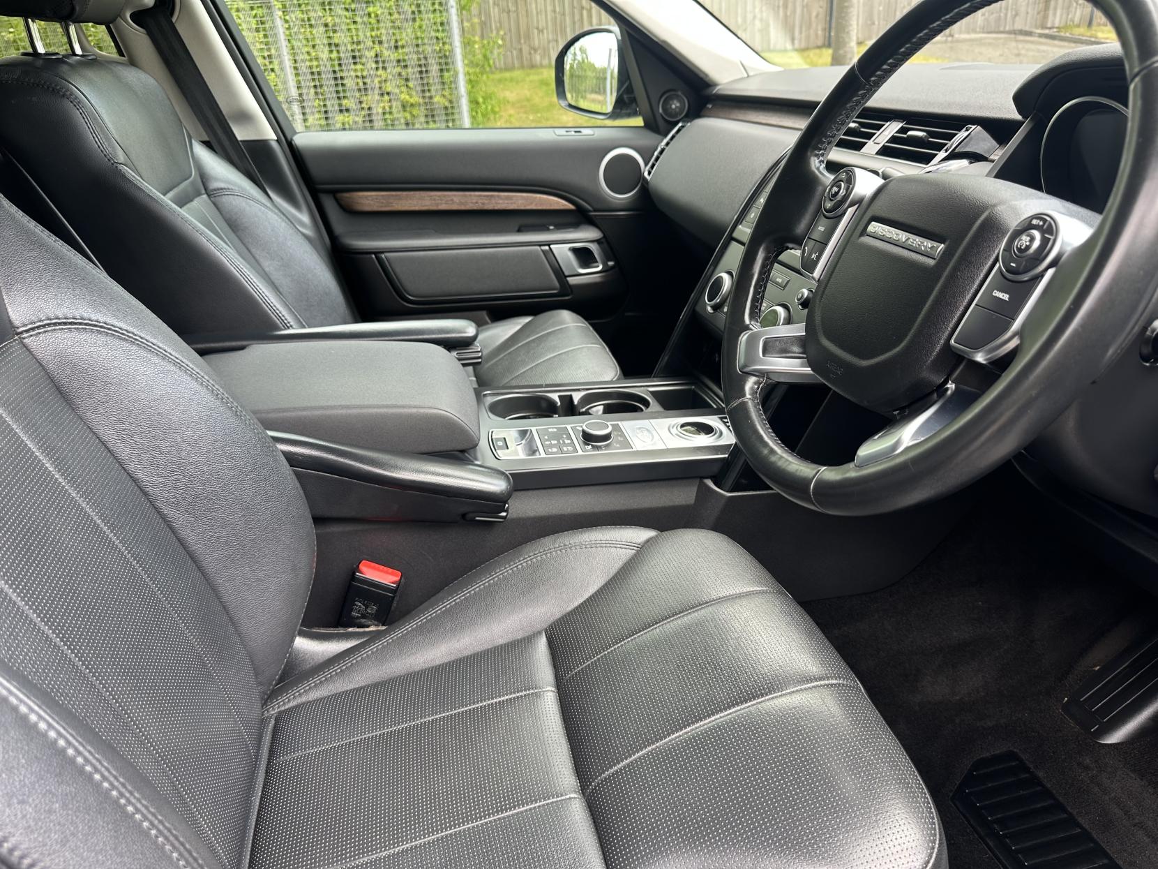 Land Rover Discovery 2.0 SD4 SE SUV 5dr Diesel Auto 4WD Euro 6 (s/s) (240 ps)