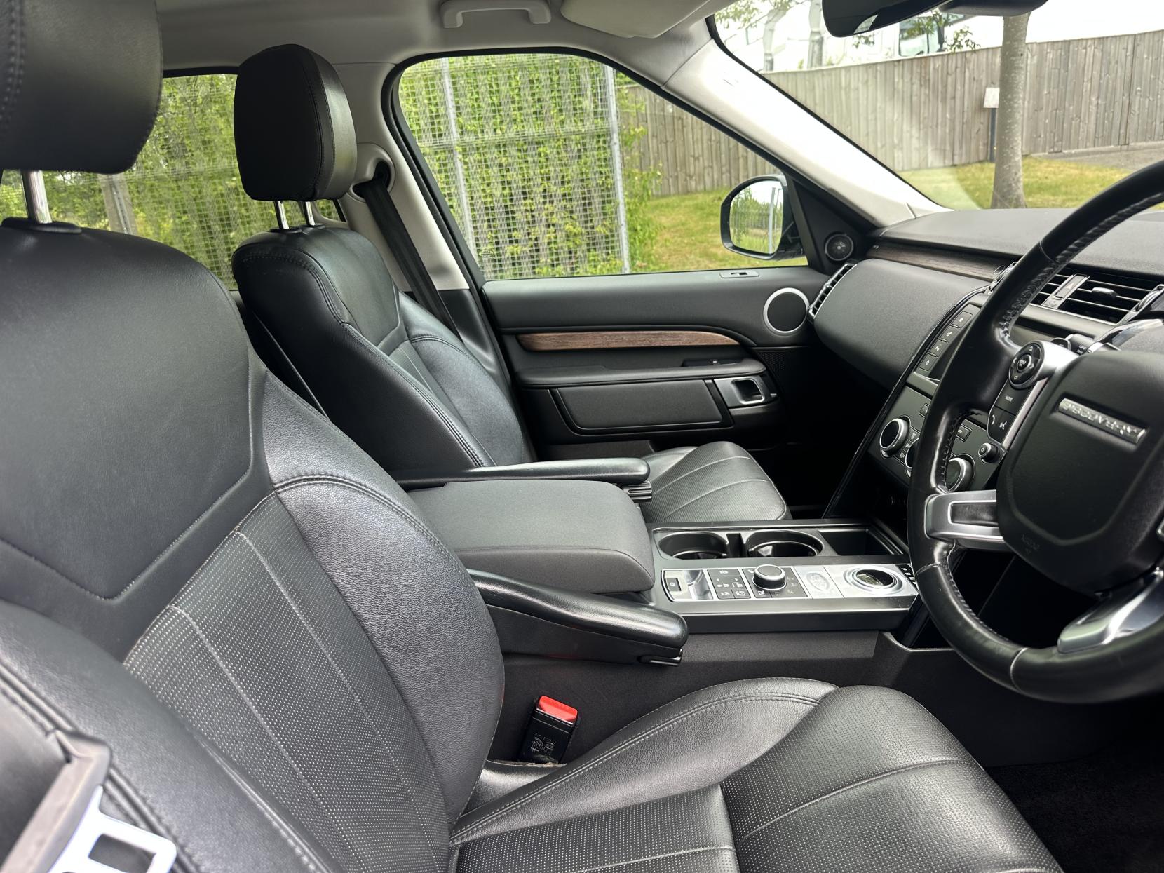 Land Rover Discovery 2.0 SD4 SE SUV 5dr Diesel Auto 4WD Euro 6 (s/s) (240 ps)