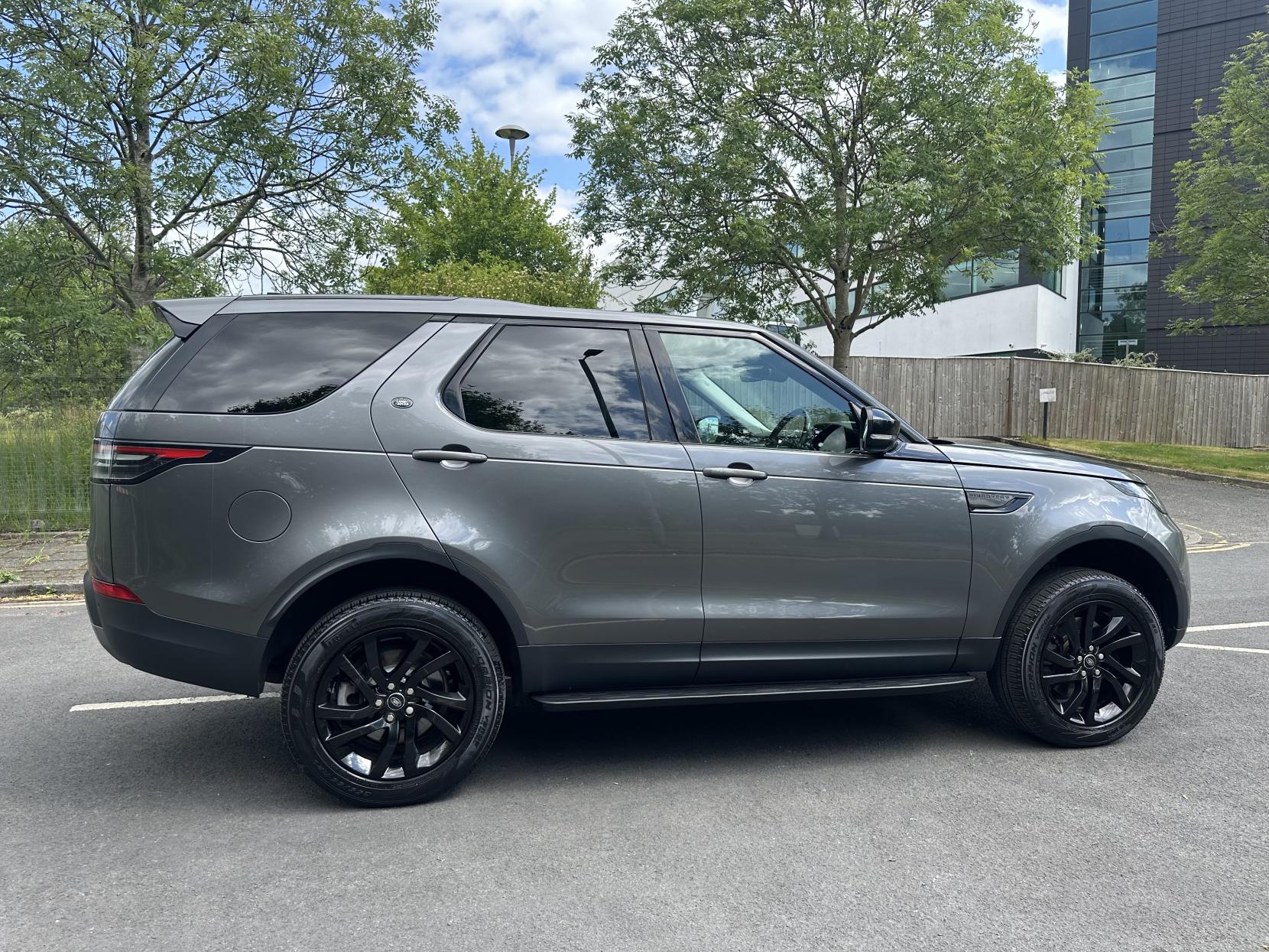 Land Rover Discovery 2.0 SD4 SE SUV 5dr Diesel Auto 4WD Euro 6 (s/s) (240 ps)