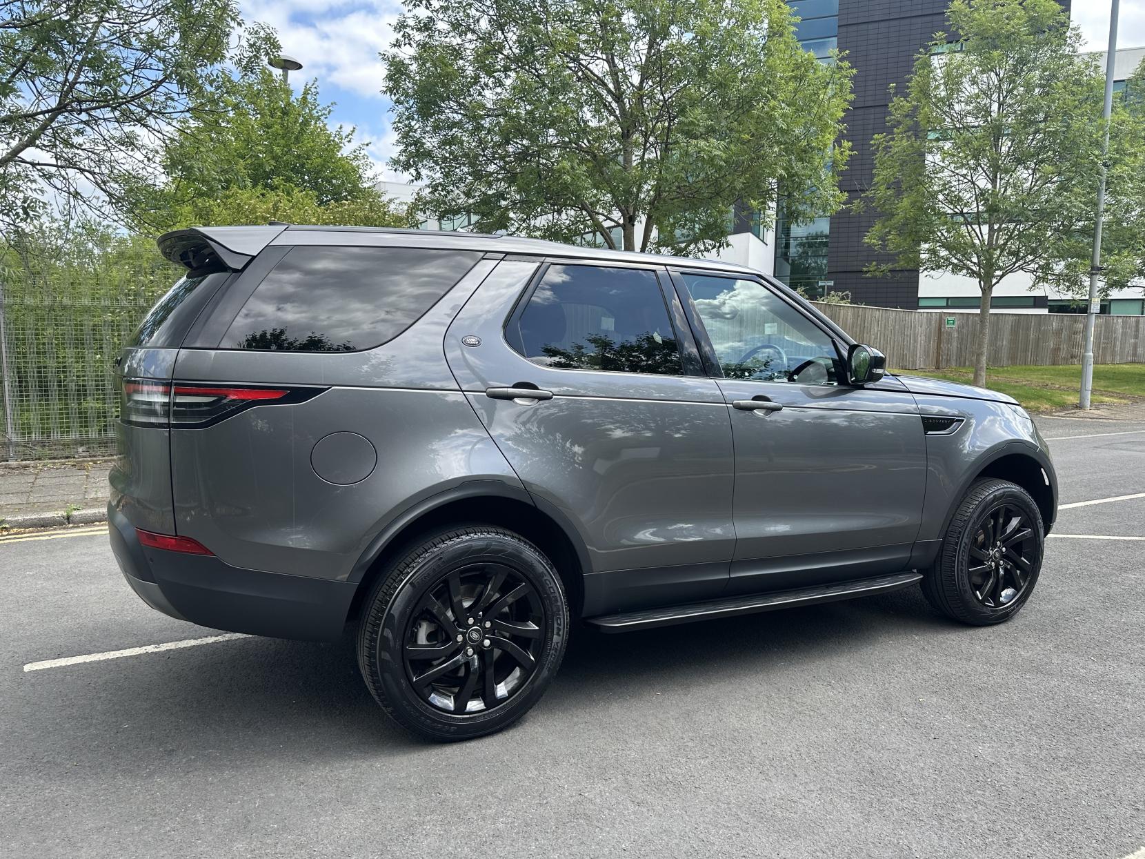 Land Rover Discovery 2.0 SD4 SE SUV 5dr Diesel Auto 4WD Euro 6 (s/s) (240 ps)