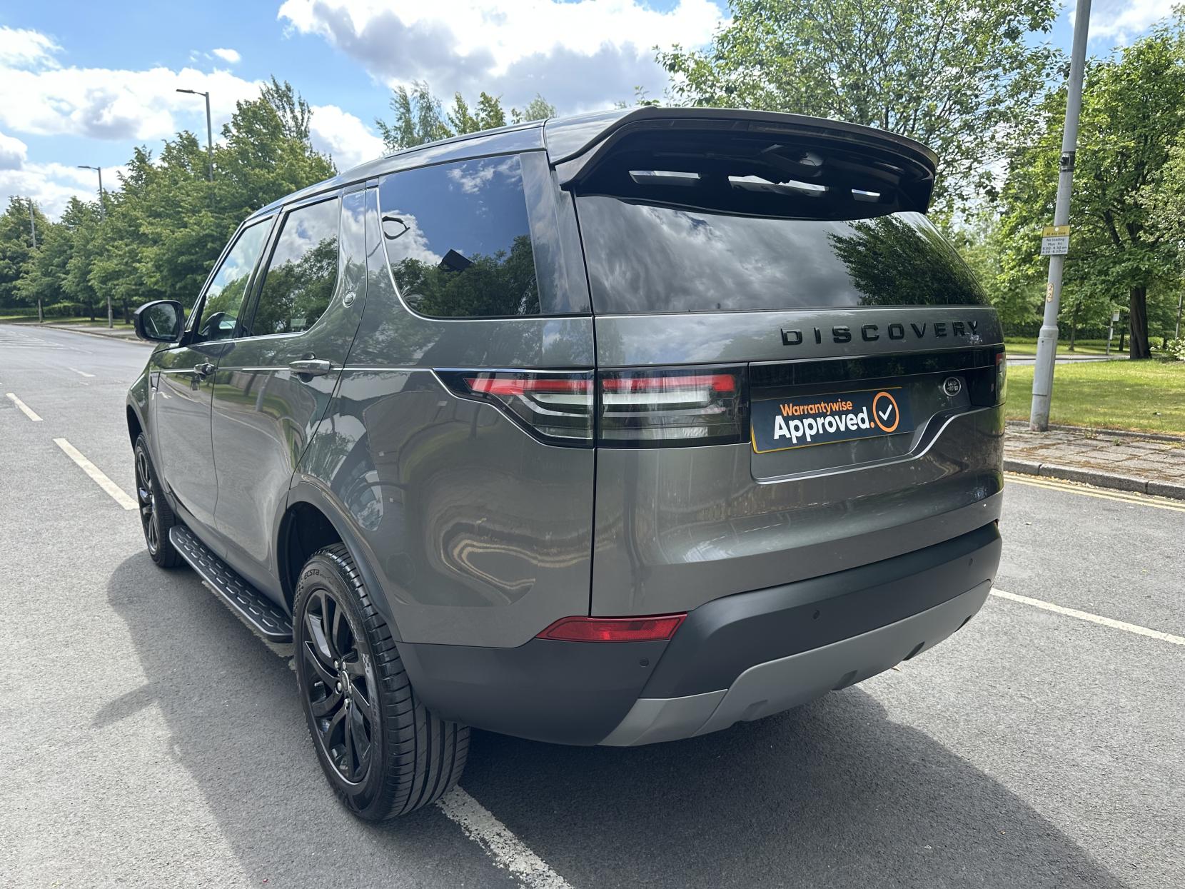 Land Rover Discovery 2.0 SD4 SE SUV 5dr Diesel Auto 4WD Euro 6 (s/s) (240 ps)