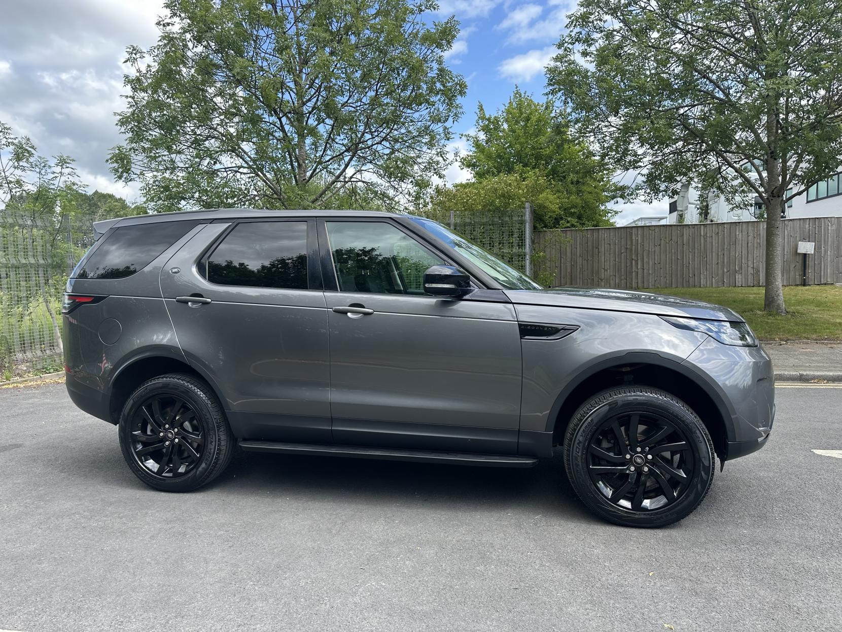 Land Rover Discovery 2.0 SD4 SE SUV 5dr Diesel Auto 4WD Euro 6 (s/s) (240 ps)